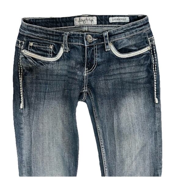 Womens Y2K Daytrip Denim Jeans Embroidered Pockets Gemstones Leo Bootcut 27x31 - Picture 2 of 9